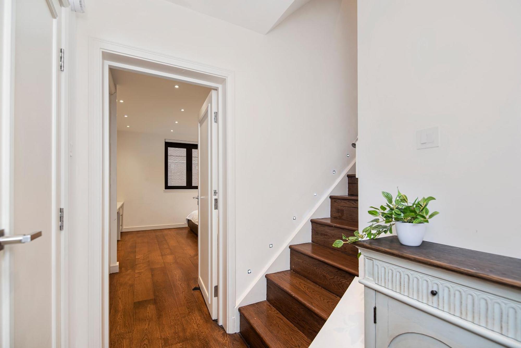 Central 2 Bed Maissonette 伦敦 外观 照片