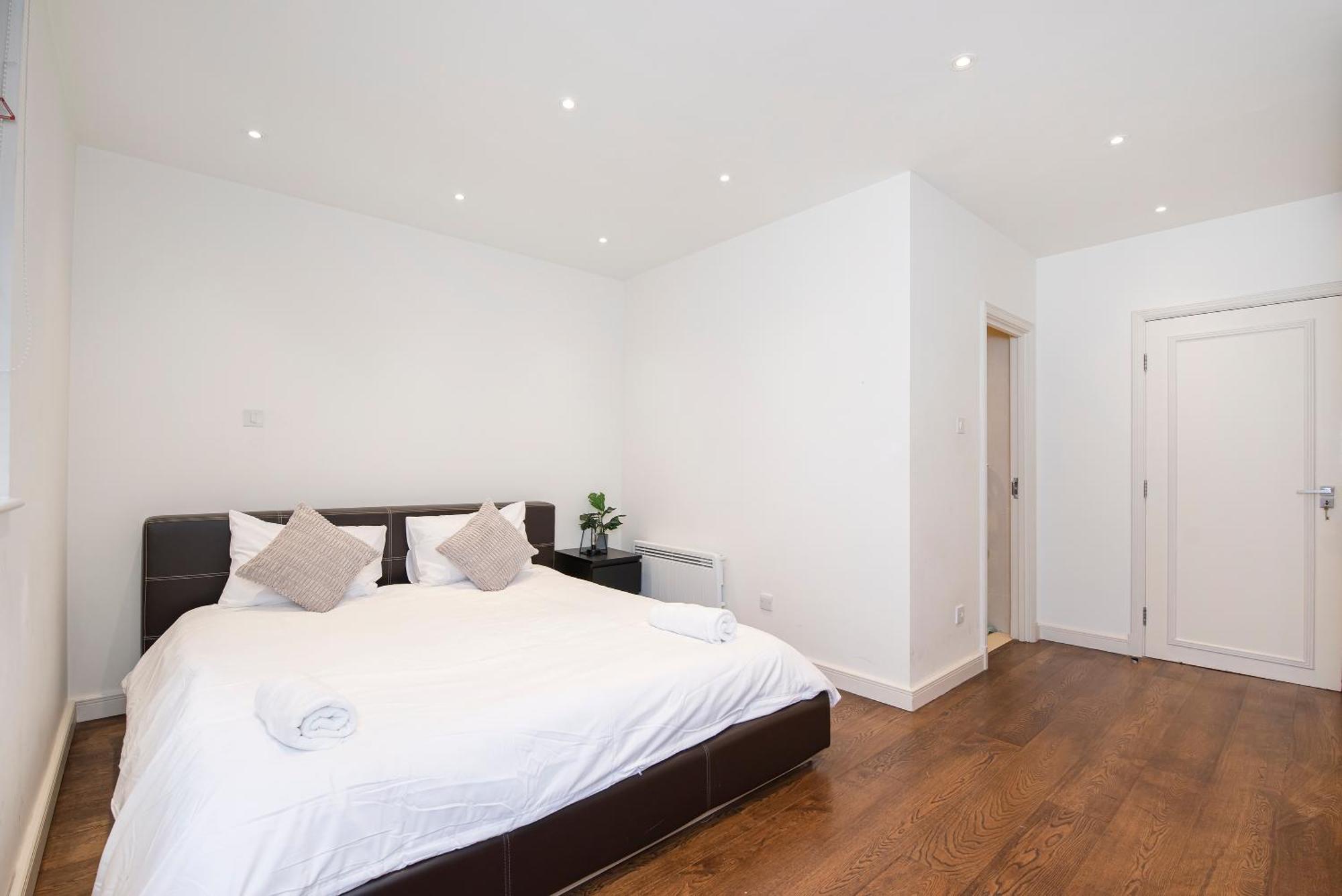 Central 2 Bed Maissonette 伦敦 外观 照片