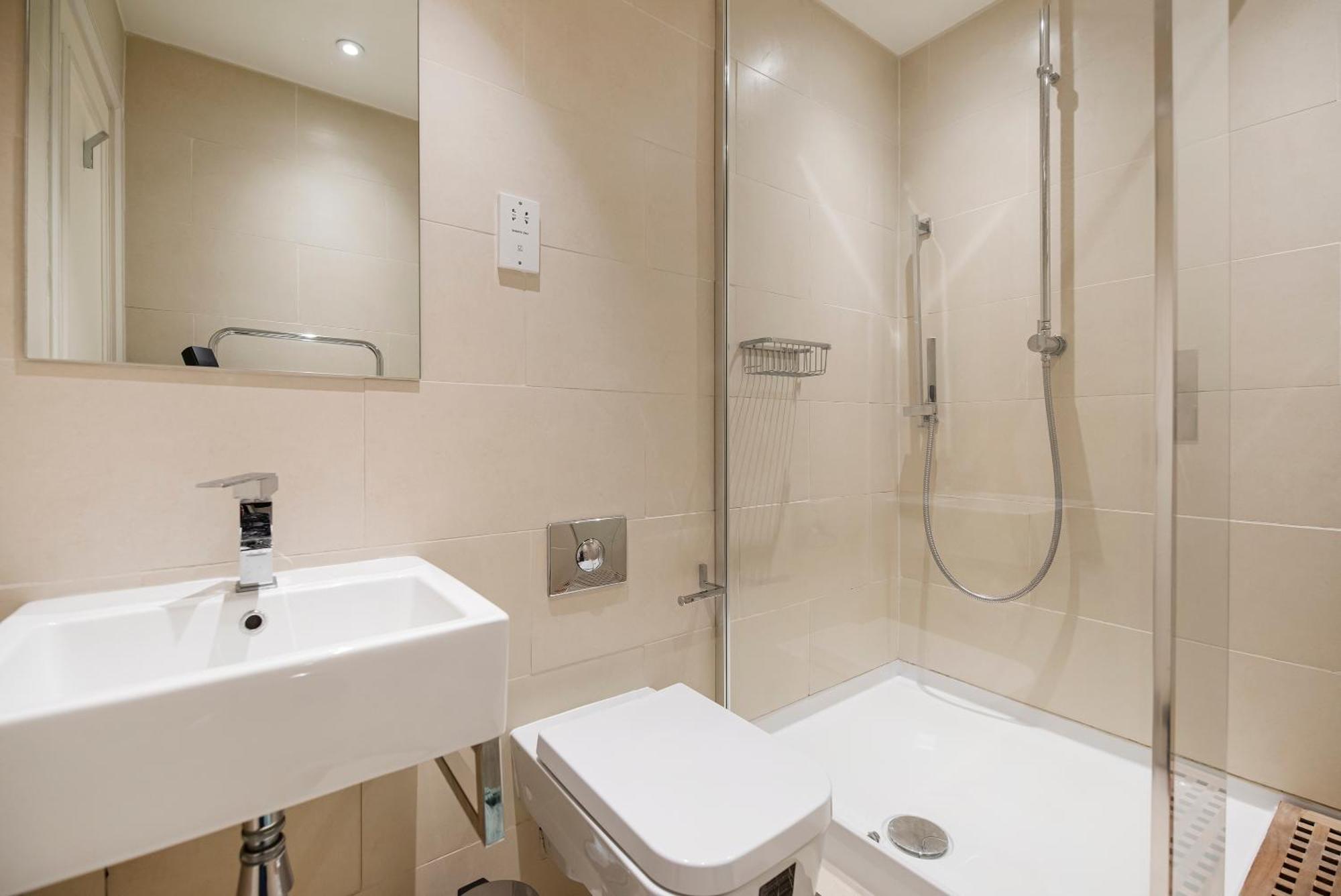 Central 2 Bed Maissonette 伦敦 外观 照片